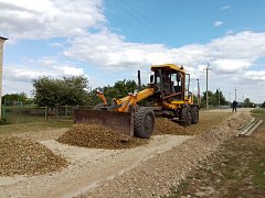 Ремонт сельских дорог в Лысогорском районе идет полным ходом