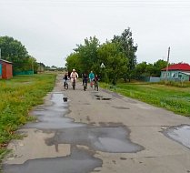 В Чадаевке прошел велопробег ко Дню Государственного флага РФ.