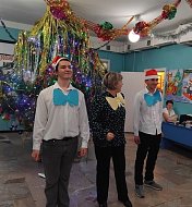 В школе поселка Яблочный дети, педагоги и родители провели новогодний вечер