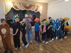 Семейный театральный клуб волонтёров культуры «Добро и Солнце» выступает со спектаклем в селах Лысогорского района