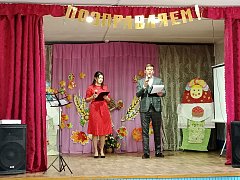 Есть  такая традиция: чествовать людей сельскохозяйственного труда 