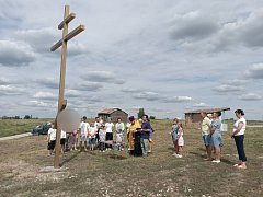 В Белом Озере освящен поклонный крест