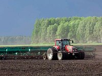 Фермеры Лысогорского района завершили боронование