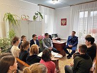 В отделе ЗАГС по Лысогорскому району состоялась беседа за круглым столом «Я и мои права»