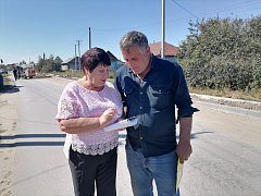 Представители Общественного совета при администрации МР осмотрели ход работ по строительству тротуара по ул. Центральная в Лысых Горах