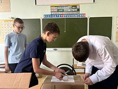 Ученики Лысогорской школы №2 собрали посылки для участников спецоперации