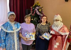 Сотрудники библиотеки села Чадаевка организовали эрудит-кофе «Новогодняя мозаика» 