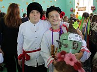 С большим размахом в Лысогорской школе №2 прошла первая благотворительная ярмарка