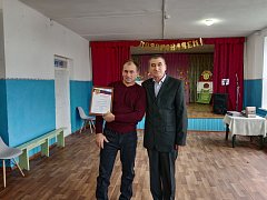 Есть  такая традиция: чествовать людей сельскохозяйственного труда 