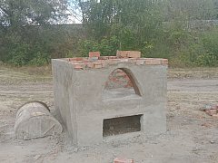 В сказочном уголке парка Лысых Гор строят еще один арт-объект – печку