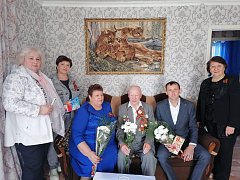 Глава Лысогорского района поздравила участников войны