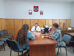 По поручению губернатора Саратовской области Романа Бусаргина глава Лысогорского района Валентина Фимушкина провела прием граждан по личным вопросам.