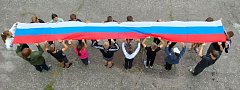 Ученики МБОУ СОШ №2 р.п. Лысые Горы   участвуют в акции «Российский триколор – звучит гордо!»