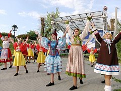 В Лысых Горах прошел праздничный концерт в День России
