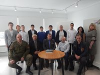 В библиотеке Лысых Гор состоялась встреча допризывной молодёжи с участниками   локальных войн, военными офицерами 