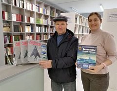 Лысогорцы подарили книги библиотеке