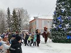 Открытие  главной елки в Лысых Горах: «И вот она нарядная, на праздник к нам пришла»